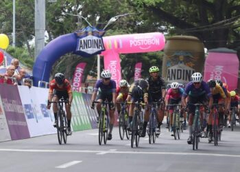 VUELTA DE LA JUVENTUD 2022CASALLAS VOLVIO AL LIDERATO Y RESTREPO GANO EN ESPECTACULAR EMBALAJE LA TERCERA ETAPA