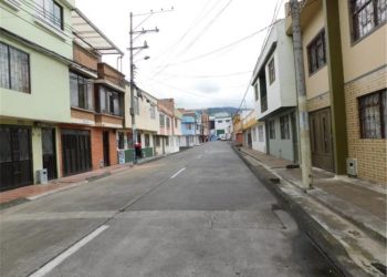 EN PASTO, AUTORIDADES ANALIZAN VIDEOS DE SEGURIDAD LUEGO DE ENCONTRAR SIN VIDA A UNA RESIDENTE DEL BARRIO SENDOYA